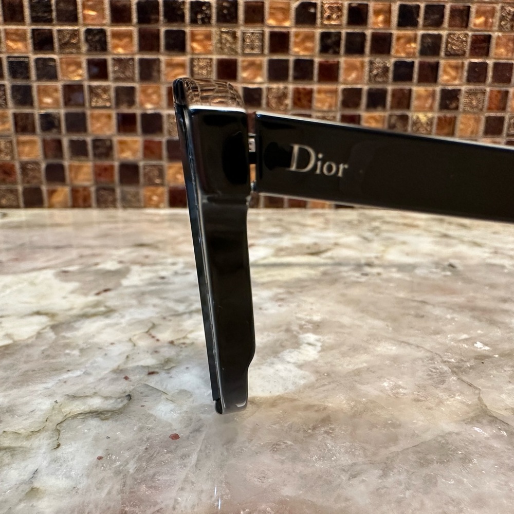 👓DIOR- Black Line Oversize Sunglasses👓 - Picture 13 of 17